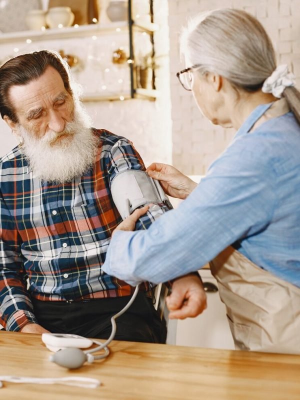 old-couple-kitchen_1157-45405